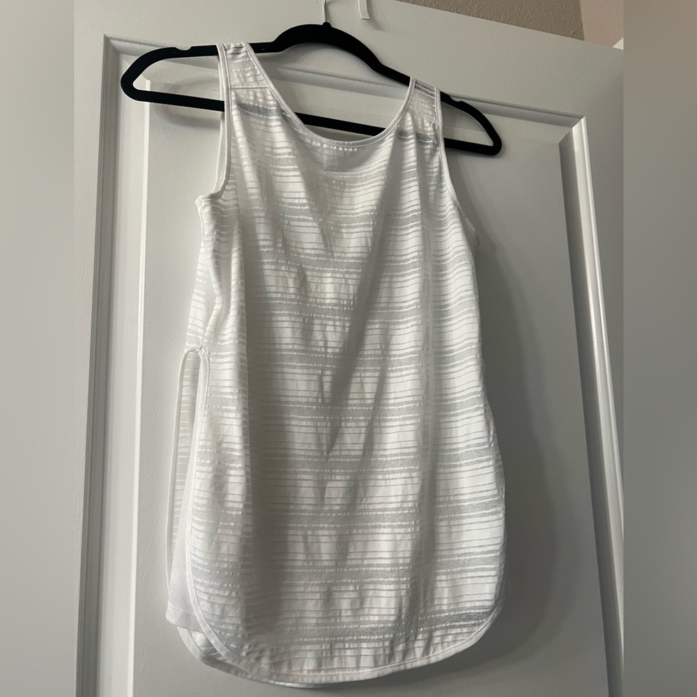 3/$10 🏷️ Athleta Workout Tank